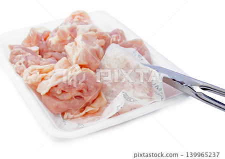 Drip sheets absorb blood and moisture seeping from raw meat in food packaging. Drip sheets absorb blood and moisture seeping from raw meat in food packaging. 139965237