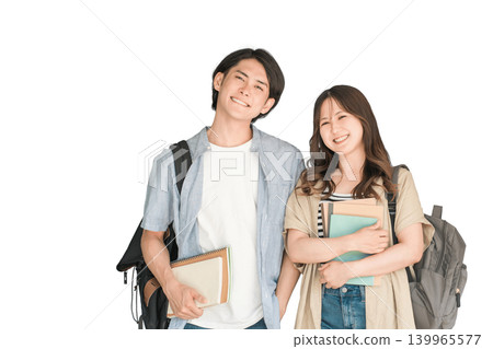 學生手拿課本和筆記本;男女大學生(校園生活、情人、情侶) 學生手拿課本和筆記本;男女大學生(校園生活、情人、情侶) 139965577