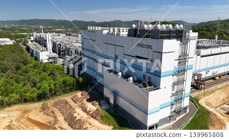 Exterior view of Micron Memory Japan factory in Higashihiroshima City, Hiroshima Prefecture (Drone aerial photography_HHMIC_No39) Exterior view of Micron Memory Japan factory in Higashihiroshima City, Hiroshima Prefecture (Drone aerial photography_HHMIC_No39) 139965808