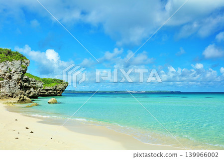 Okinawa Miyako Island Sunayama beach with blue sky and sea Okinawa Miyako Island Sunayama beach with blue sky and sea 139966002