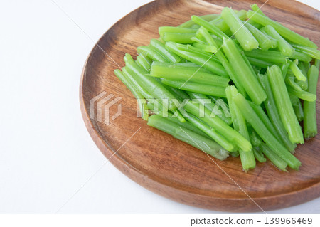 煮熟的野生蔬菜 煮熟的野生蔬菜 139966469