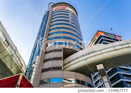 TKP Gate Tower Building (TKP Garden City Osaka Umeda): A rare building in Osaka with an expressway running through it. 139967377