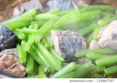 Simmered mackerel in can and mizuna Simmered mackerel in can and mizuna 139967507