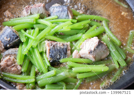 罐裝燉鯖魚配水菜 139967521
