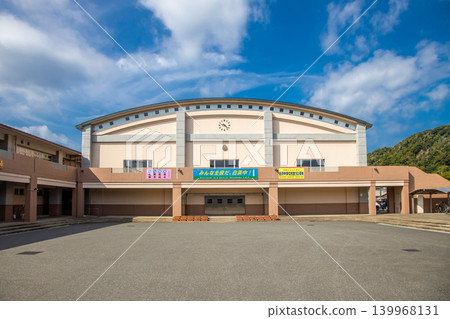 Shirahama Junior High School and White Clouds Shirahama Junior High School and White Clouds 139968131