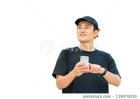 Health management with smartphone during exercise, middle-aged Asian man checking his health Health management with smartphone during exercise, middle-aged Asian man checking his health 139970050