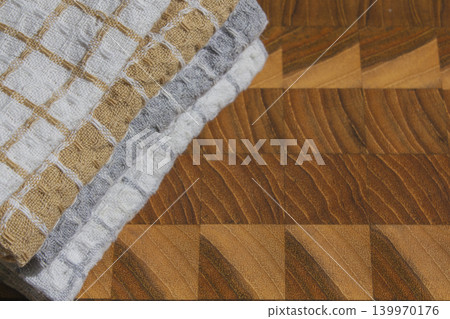 It is a cutting board and a dishcloth. 139970176