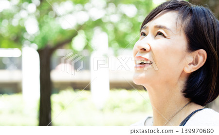 middle-aged women commuting to work 139970680