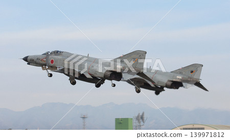 日本航空自衛隊F-4EJ Kai「鬼怪II」戰鬥機編隊起飛 日本航空自衛隊F-4EJ Kai「鬼怪II」戰鬥機編隊起飛 139971812