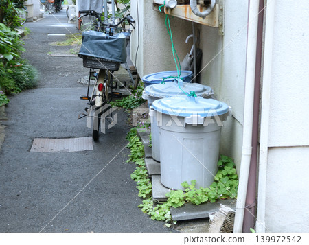 Trash cans in residential areas Trash cans in residential areas 139972542