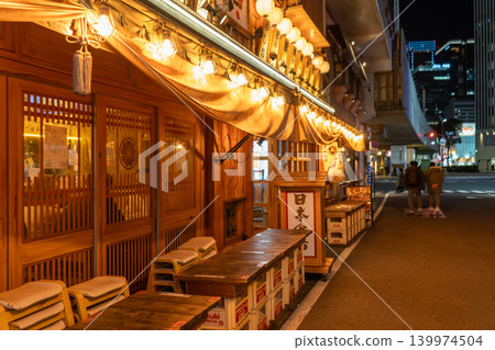 東京有樂町高架橋下的飲酒區 東京有樂町高架橋下的飲酒區 139974504