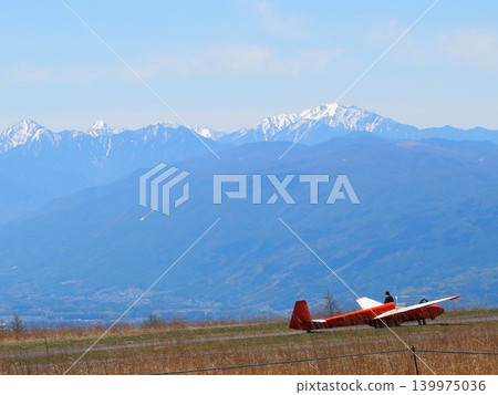 Glider landing at Kirigamine Plateau Glider landing at Kirigamine Plateau 139975036