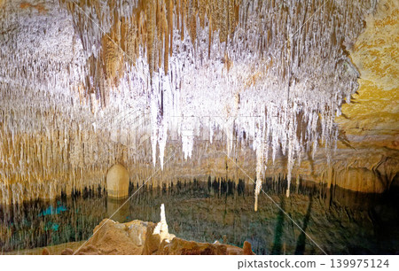 Drach Caves, Majorca Spain - Underground Stalactite and Stalagmite Formation Drach Caves, Majorca Spain - Underground Stalactite and Stalagmite Formation 139975124