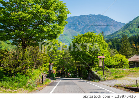 Fukuchi Onsen hot spring resort town during the fresh green season (Okuhida Onsenkyo, Takayama City, Gifu Prefecture) Fukuchi Onsen hot spring resort town during the fresh green season (Okuhida Onsenkyo, Takayama City, Gifu Prefecture) 139976430