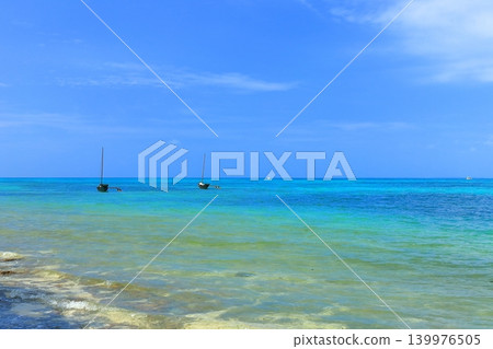 【沖繩縣】晴空下的竹富島海治海灘 【沖繩縣】晴空下的竹富島海治海灘 139976505
