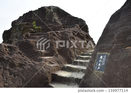 In May, near the inner gate of Onigajo, facing the Kumano Sea. 139977114