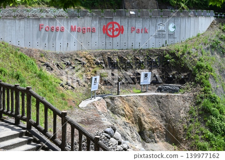 五月,福薩馬格納公園,糸魚川-靜岡構造線斷層露頭 五月,福薩馬格納公園,糸魚川-靜岡構造線斷層露頭 139977162