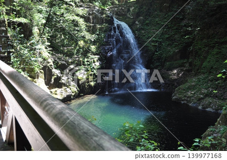 In May, one of the 48 waterfalls of Akame, along with the bridge. 139977168