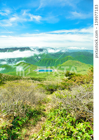 從栃木縣那須郡那鬚町日出平眺望沼原濕地和沼原水壩 從栃木縣那須郡那鬚町日出平眺望沼原濕地和沼原水壩 139977183