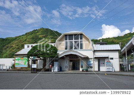 Minami-cho, Tokushima Prefecture: Hiwasa Station building (JR Mugi Line) Minami-cho, Tokushima Prefecture: Hiwasa Station building (JR Mugi Line) 139978922