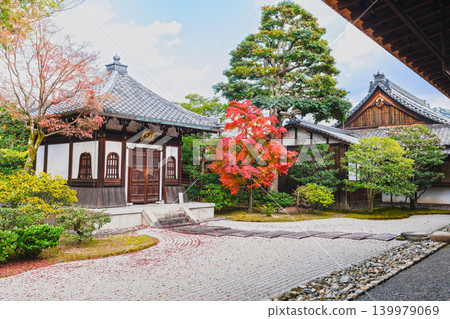Late autumn in Kyoto: Kennin-ji Temple, Ossuary Late autumn in Kyoto: Kennin-ji Temple, Ossuary 139979069