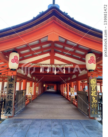 宮島的傳統建築和朱紅色走廊 139981472