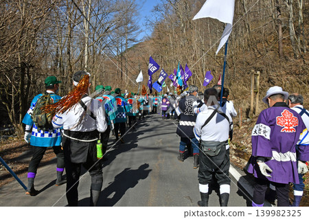 Onbashira Festival - Mountain Descent Onbashira Festival - Mountain Descent 139982325
