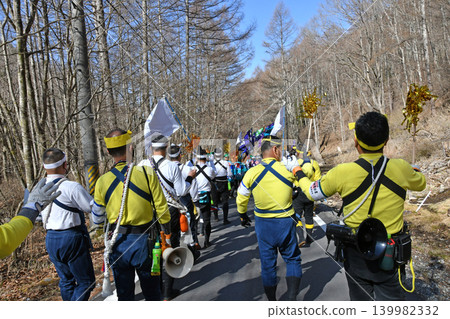 Onbashira Festival - Mountain Descent Onbashira Festival - Mountain Descent 139982332