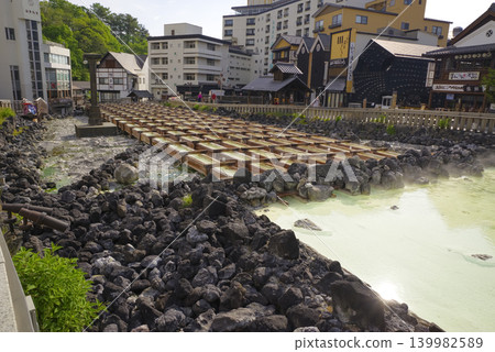 Steam rising from the Yubatake hot spring area of Kusatsu Onsen. 139982589