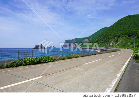 窗岩和朱布角(2026年5月底) 窗岩和朱布角(2026年5月底) 139982857