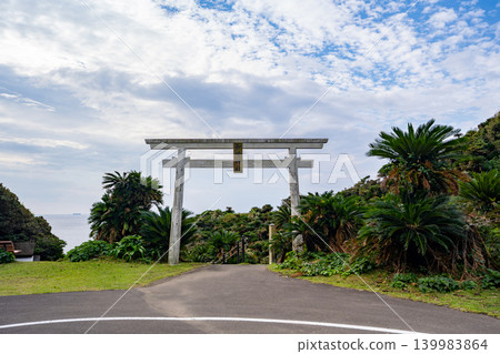 Torii gate of Misaki Shrine at Toi Cape (Kushima City) Torii gate of Misaki Shrine at Toi Cape (Kushima City) 139983864