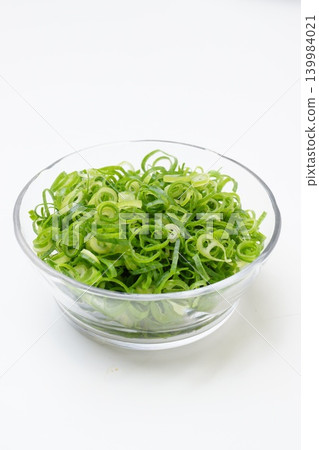 Chopped green onions 139984021