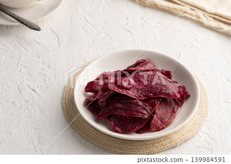 Crispy fried sliced purple sweet potato with sugar 139984591