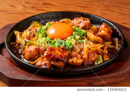 內臟雜燴:一道廣受歡迎的內臟菜餚,烤得恰到好處。 內臟雜燴:一道廣受歡迎的內臟菜餚,烤得恰到好處。 139984622