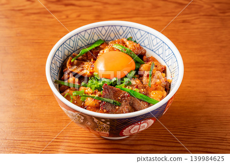 什錦內臟飯：一碗內臟飯，配上甜辣醬汁，定能讓您食慾大增。 139984625
