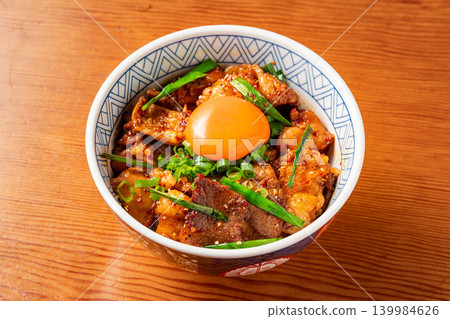 Mixed offal rice bowl: An offal rice bowl with a sweet and spicy sauce that will whet your appetite. Mixed offal rice bowl: An offal rice bowl with a sweet and spicy sauce that will whet your appetite. 139984626