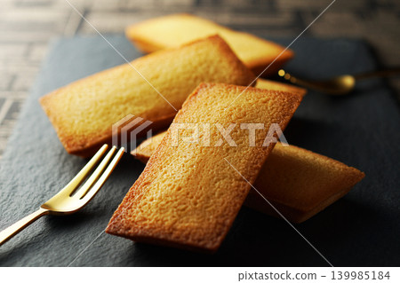 Financier Financier 139985184