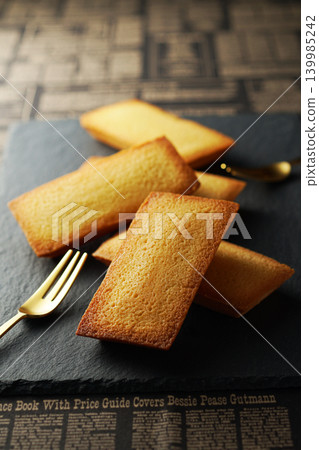Financier Financier 139985242