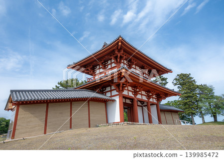 修復後的多賀城南門,通往古代東北地區的門戶。 修復後的多賀城南門,通往古代東北地區的門戶。 139985472