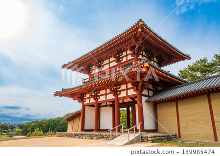修復後的多賀城南門,通往古代東北地區的門戶。 修復後的多賀城南門,通往古代東北地區的門戶。 139985474