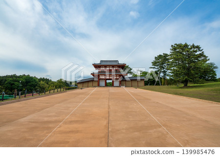 修復後的多賀城南門,通往古代東北地區的門戶。 修復後的多賀城南門,通往古代東北地區的門戶。 139985476