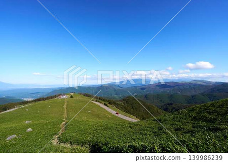 美之原高原的山脊線和綿延的山脈 139986239