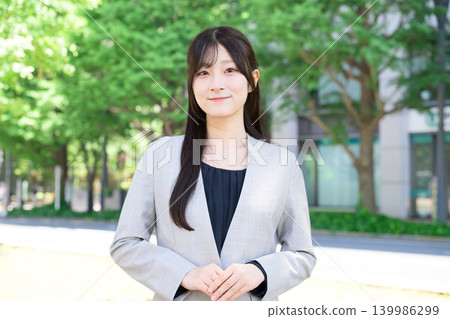Japanese woman holding hands 139986299