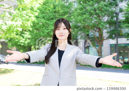 傳播雙手的日本女性 139986300