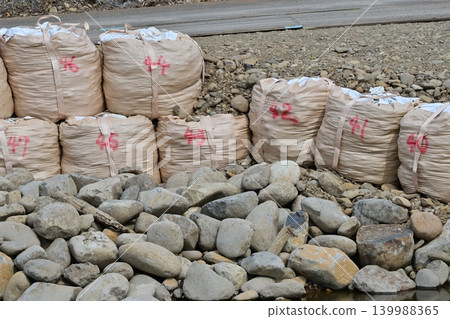 Flood control construction image (flood damage, heavy rain disaster, recovery, flood control construction, river construction, embankment construction) 139988365