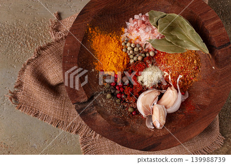 spice mix, garlic and bay leaf, on a wooden plate, close-up, food concept, no people, spice mix, garlic and bay leaf, on a wooden plate, close-up, food concept, no people, 139988739