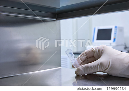 Medical technology validation process in a sterile laboratory environment Medical technology validation process in a sterile laboratory environment 139990284