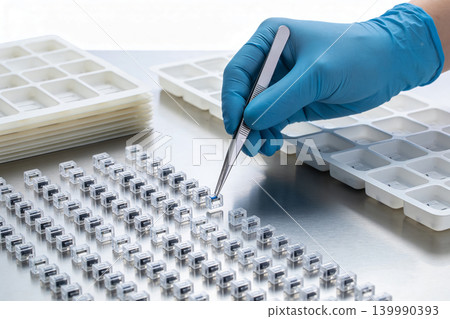 Precision handling of tiny components with tweezers in a sterile laboratory environment Precision handling of tiny components with tweezers in a sterile laboratory environment 139990393