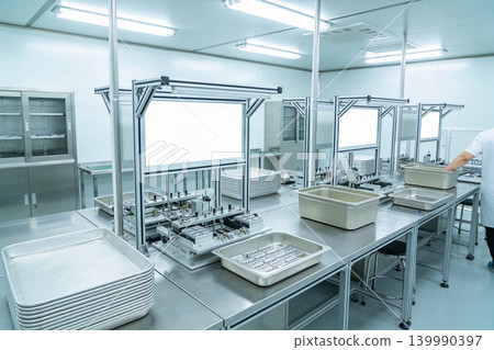 Modern cleanroom laboratory with automated assembly equipment and sterile trays 139990397
