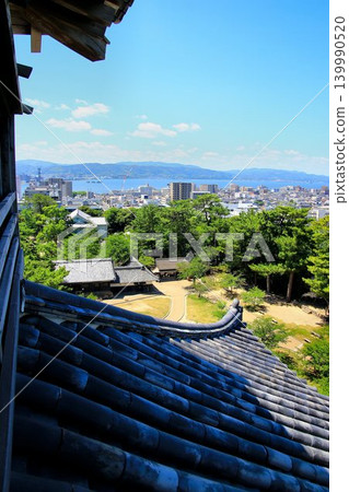 A magnificent castle in Izumo Province, known as Chidori Castle, a national treasure, offers a view of Lake Shinji. A magnificent castle in Izumo Province, known as Chidori Castle, a national treasure, offers a view of Lake Shinji. 139990520